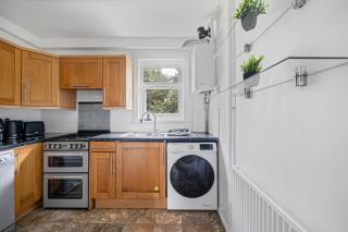 St Albans - 3 bedroom with FREE parking - 4