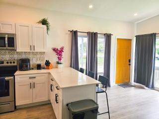 Modern 3BR Home Near Attractions - 7