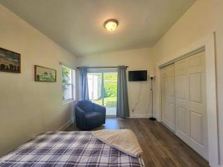 Stylish Cozy Escape Near Downtown FTL - 6