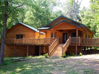 Modern Cabin on wooded 20 acres with scenic view in Nancy, KY - 0