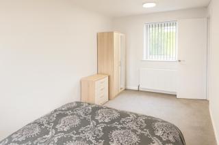 Cosy 3 Bed House, Decked Garden, Free Parking - 4