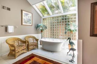5BR Golf View Short Beach Walk with Heated Pool - 9