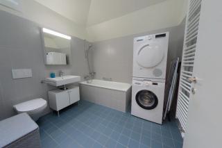 Lake View Spacious 1-Bed Apartment - AER8-5F - 1