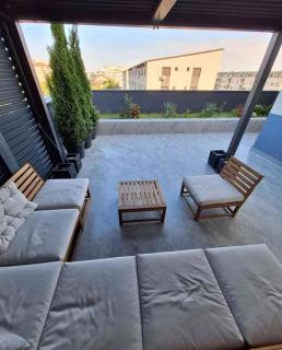 Modern Two-Bedroom Apartment with Private Terrace - Cracovia - 9