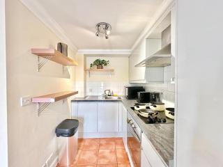 Paddington Beautiful Two Bedroom Apartment - 8