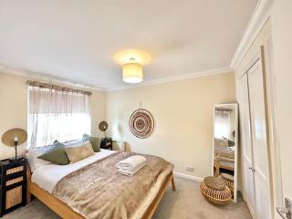 Paddington Beautiful Two Bedroom Apartment - 9