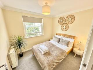 Paddington Beautiful Two Bedroom Apartment - 2