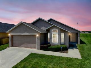 Cozy 4BR Pool Home with Game Room Near Disney villa - 4