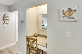 Access to Folly Field Beach and Pools Coastal Condo - 4