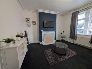 Large 4 Br Home 2 Bathrooms - 8