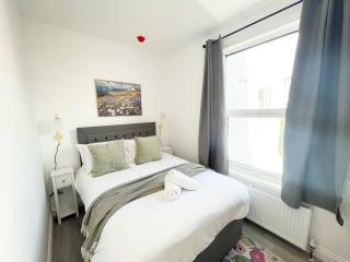 Two bedroom first floor flat in Redland - 6