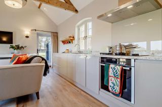 The Domini Cowshed at Village Farm - 8