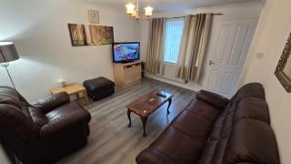Lovely 3 Bedroom House Manchester - 8
