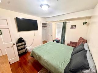 Private Room in Everett - 1