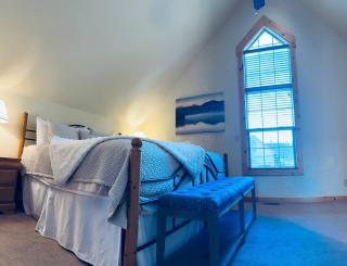 Creekside Chalet With Private Hot Tub - 9