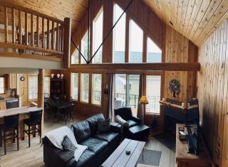 Creekside Chalet With Private Hot Tub - 4