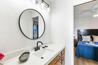 Cozy 2BR Beachside Bliss Near Beach and Dining - 7