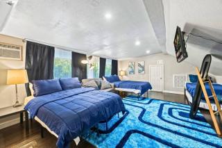 Group Getaway with Backyard Theater Close to River Walk - 7