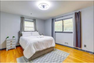 Huge Backyard, Free Parking, Grill, Pet Friendly - 4