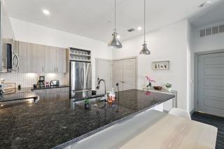 Modern 1BR near TPC Golf Free Parking and Wifi - 3