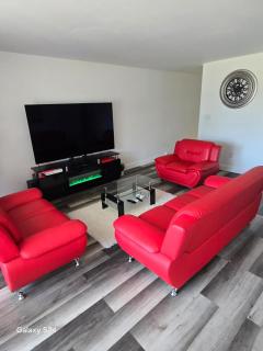 Private Balcony-Pet Friendly -City Access -Gaming - 6
