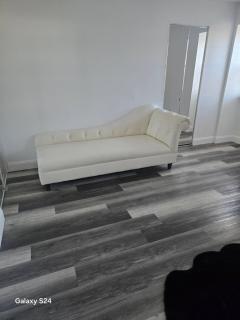 Private Balcony-Pet Friendly -City Access -Gaming - 4