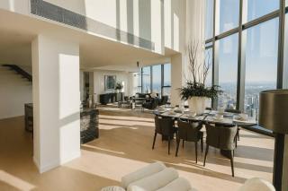 Two-Level Top Floor Penthouse Melbourne Square - 0