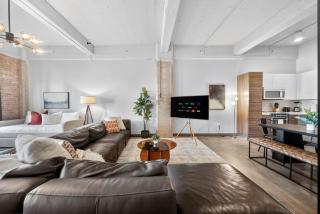 Modern Uptown Dallas Retreat - 9
