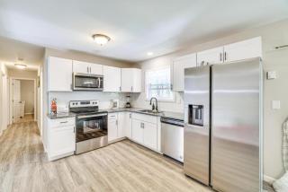 Family Cabin with Hot Tub Game Room Tobyhanna - 6