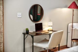 Snazzy 1BD Loft style w Gym and Parking - 8