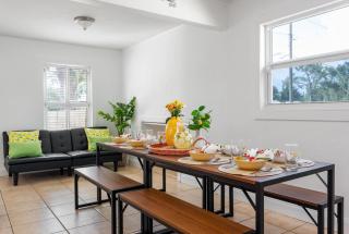 St Petes Beach House 3BR 2BA Sleeps 8 Pool Pickleball Games Grill - 1
