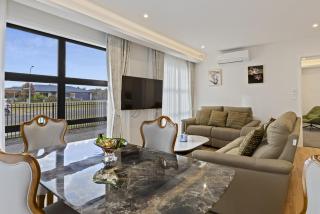 Lake Haven apartment 1 - fabulous location near lake and town - 2