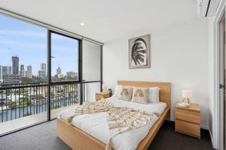 Skyline Serenity Modern Escape Stunning Views - 9
