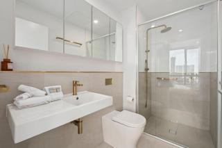 Skyline Serenity Modern Escape Stunning Views - 7
