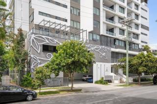 Skyline Serenity Modern Escape Stunning Views - 6