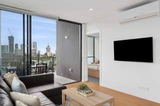 Skyline Serenity Modern Escape Stunning Views - 3