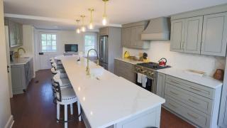 Vaux Hall Manor - 5BR Historic Farmhouse on Bay - 5