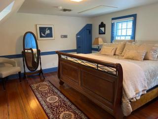 Vaux Hall Manor - 5BR Historic Farmhouse on Bay - 1