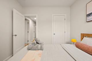 Cozy 2BR BSMT Suite with Board Games and Netflix - 1