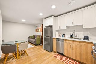 Cozy 2BR BSMT Suite with Board Games and Netflix - 5