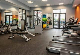 Chic 2BR Apartment Prime Downtown Stay - 7