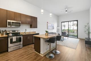Urban 1BR Apartment Prime Location - 8
