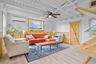 Charming 2BR with Fire Pit on Farm - 10 Min to Wharf - 9