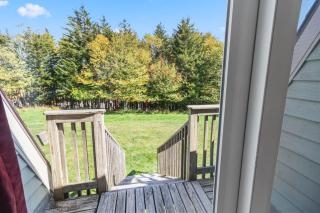 SR30 Updated Shamrock Condo Ski Access Fireplace - 6