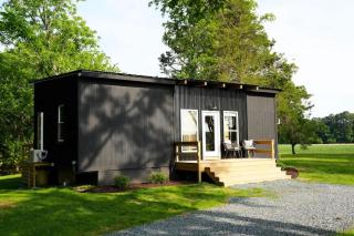 Luxe 2BR Cabin with Deck and Creek View - Working Farm - 3