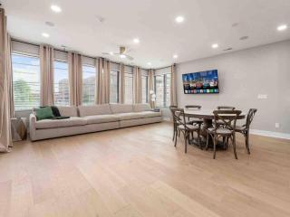New Build, Downtown Views, next to NCH - 9