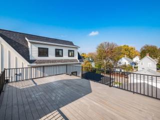 New Luxe Reno Hot Tub n Roof Top Terrace - 8