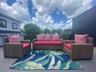 New Luxe Reno Hot Tub n Roof Top Terrace - 4