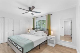 Chic Coastal Getaway - 6