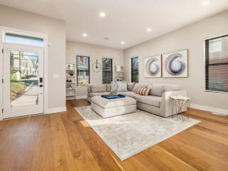 High End New Build, Rooftop Hot Tub, City Views - 1